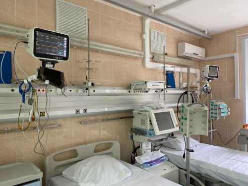 Оснащение двух реанимационных отделений в Городской клинической больнице № 52 для лечения пациентов с COVID-19.